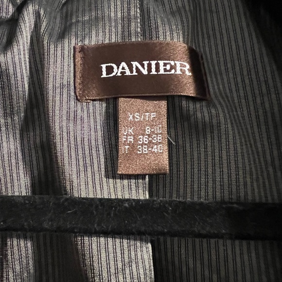 Danier brown leather cropped jacket - Picture 2 of 4